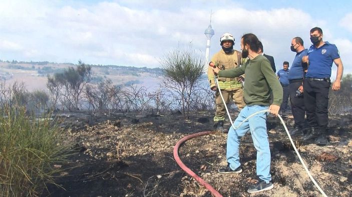 dha Büyükçekmece'de otluk alandaki yangın yerleşim alanlarına yaklaşınca panik yarattı -9