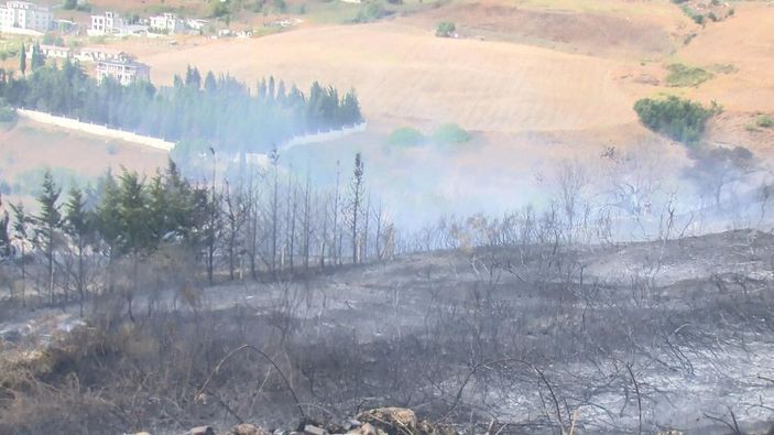 Büyükçekmece'de otluk alandaki yangın yerleşim alanlarına yaklaşınca panik yarattı -8