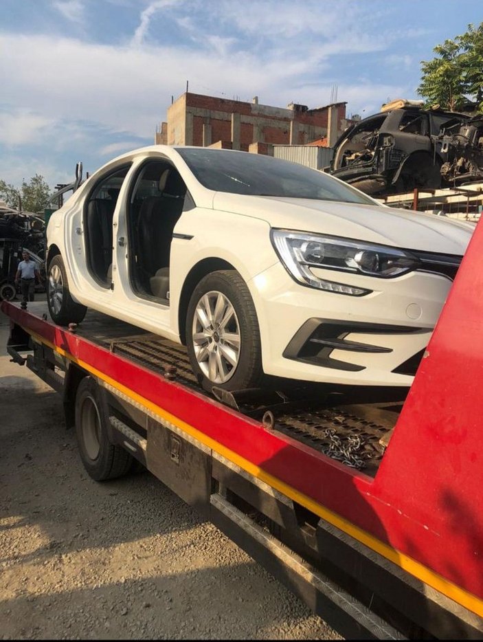 İstanbul'dan çaldıkları araçları Bursa'da parçalayıp satan şüpheliler yakalandı -8