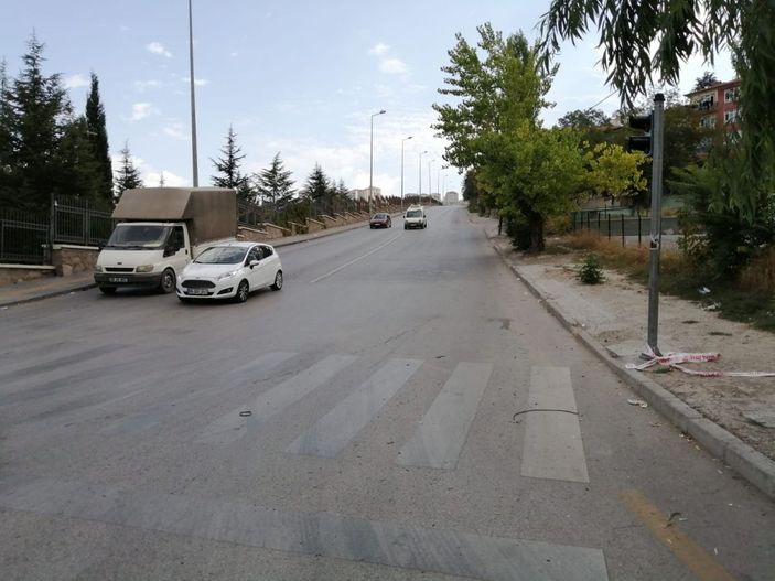 Yokuş aşağı freni boşalan kamyon park halindeki 5 aracı biçti -1