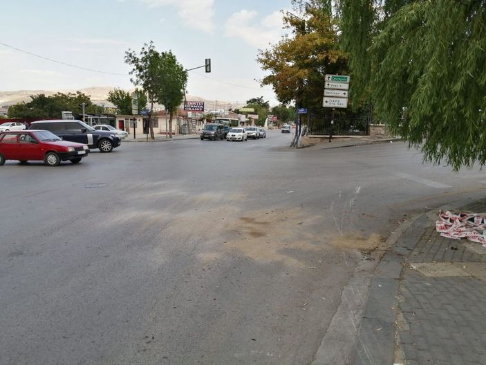 Yokuş aşağı freni boşalan kamyon park halindeki 5 aracı biçti -2