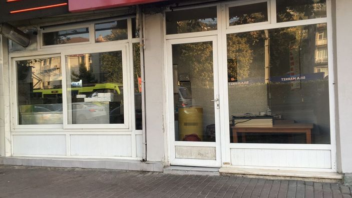 Hırsız, önce kolasını içti sonra bilgisayarı çaldı -4