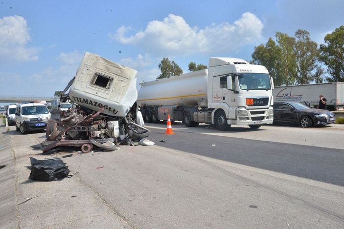 Adana'da zincirleme kaza: 1 ölü -3