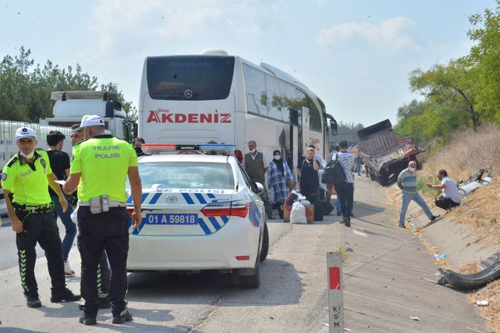 Adana'da zincirleme kaza: 1 ölü -4