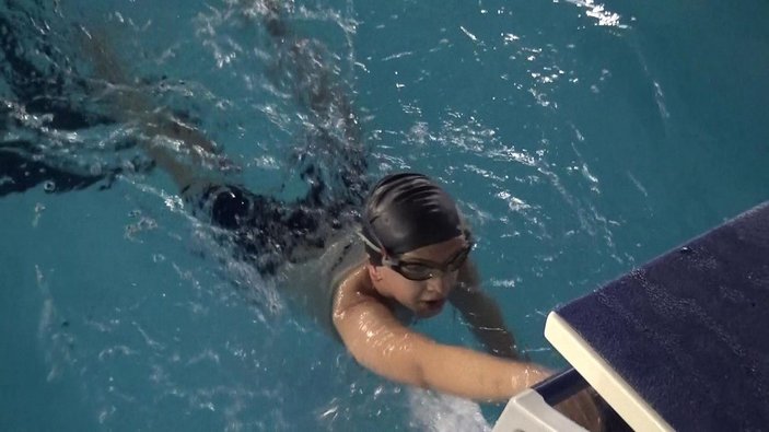12 yaşındaki Yaman Rüzgar, yüzmede rekor üstüne rekor kırdı