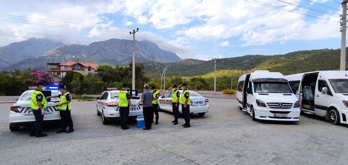 Antalya'daki uygulamada okul servis şoförünün uyuşturucu testi pozitif çıktı -2