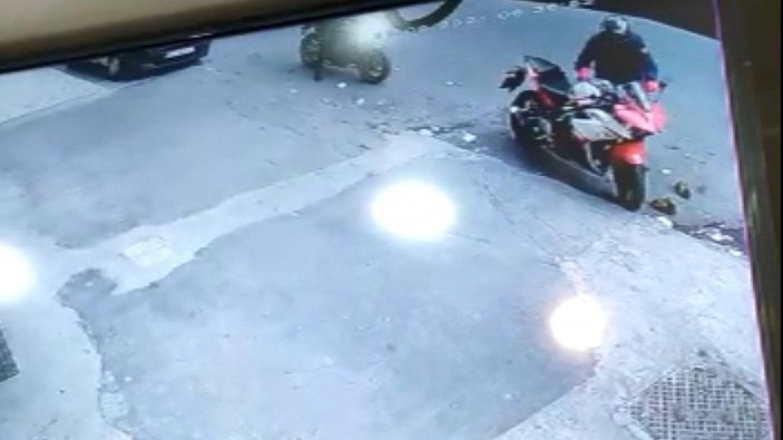 Esenyurt'ta youtuberın motosikleti çalındı -1
