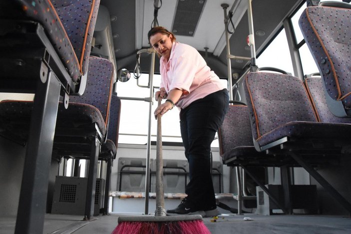 Kütahyalı Yasemin, kentin ilk ve tek kadın halk otobüsü şoförü oldu -6