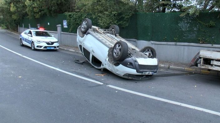 d Sarıyer'de kaldırıma vuran otomobil takla attı -10