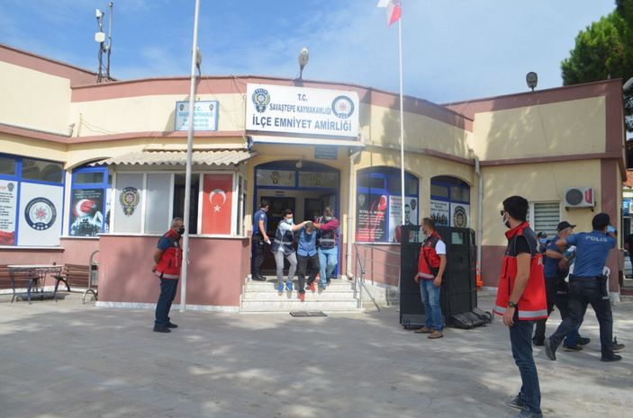 Balıkesir'de engelli rolü yapan şahıs ve 4 arkadaşı kuyumcuyu soydu