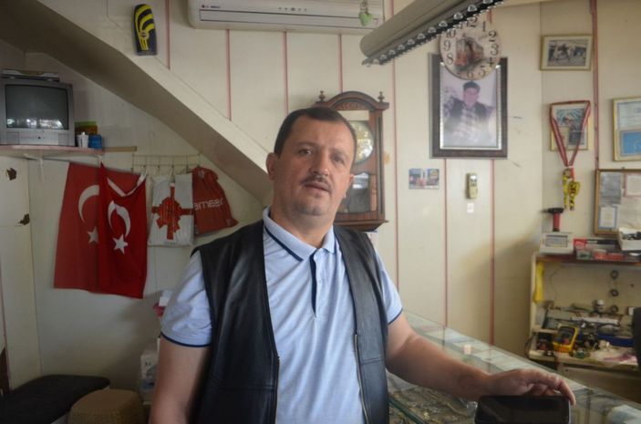 d Balıkesir'de engelli rolü yapan şahıs ve 4 arkadaşı kuyumcuyu soydu