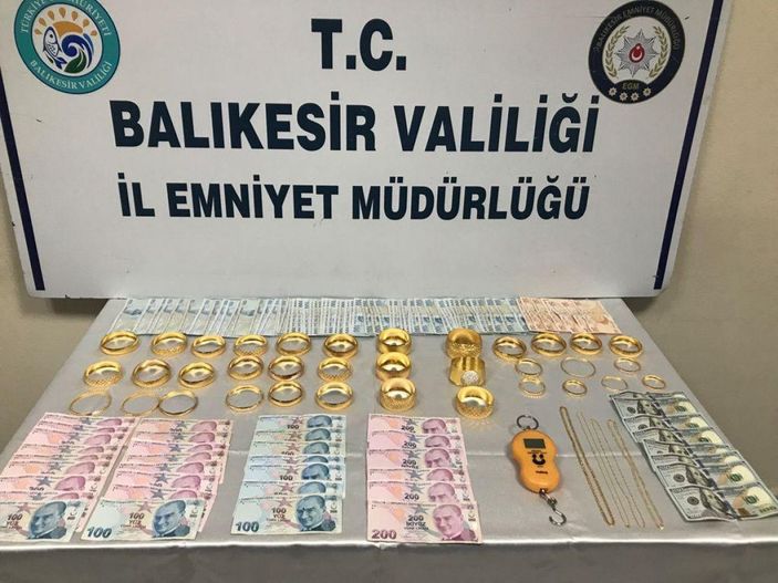 Balıkesir'de engelli rolü yapan şahıs ve 4 arkadaşı kuyumcuyu soydu