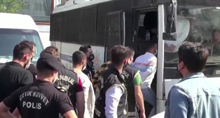 'Arap Emrah' çetesine yapılan operasyonda gözaltına alınan 23 kişi adliyeye sevk edildi -5