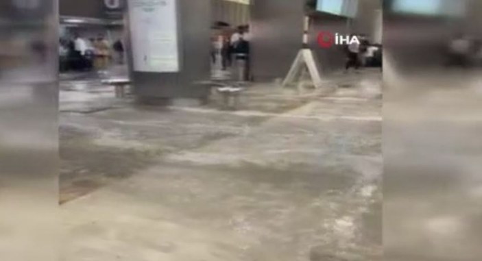 Meksika’da havalimanını su bastı -1