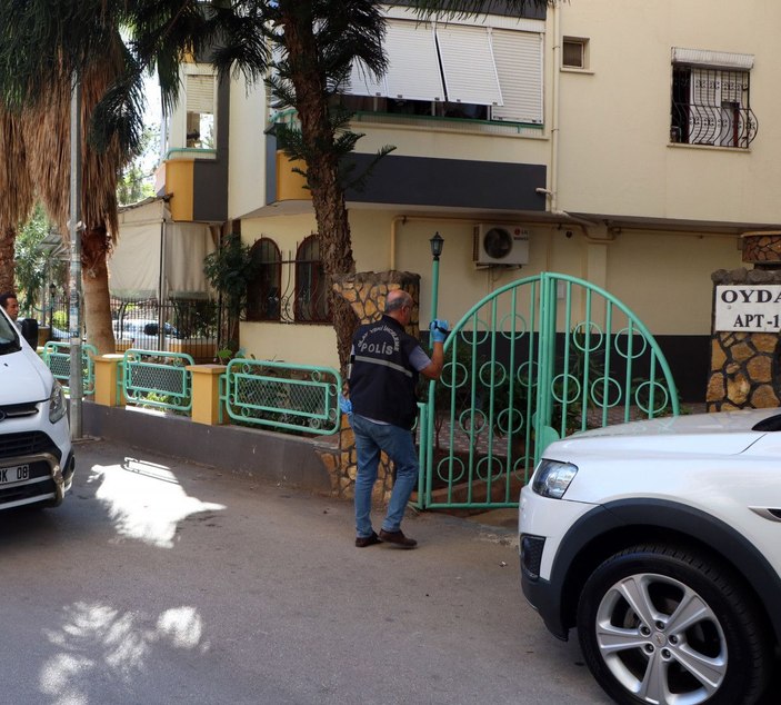 Ayağı kayınca balkon kapısına çarptı, camın boğazına saplanmasıyla öldü  -4