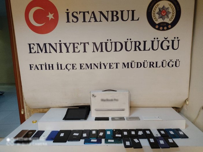 Fatih'te 132 adet kaçak cep telefonu ele geçirildi -1