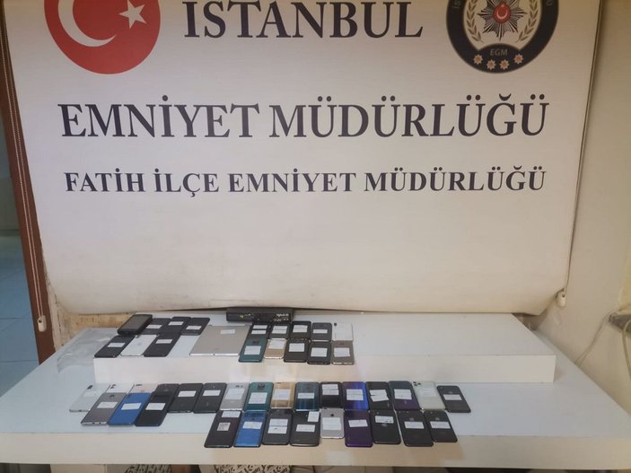 Fatih'te 132 adet kaçak cep telefonu ele geçirildi -2