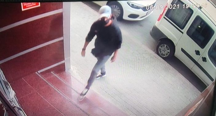 Kadıköy'de ev ve iş yerlerinden hırsızlık yapan cezaevi firarisi yakalandı -2