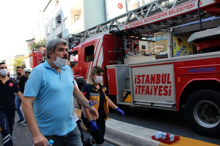 (Geniş haber) Beyoğlu'nda iş yerinde yangın: 12 kişi dumandan etkilendi -8