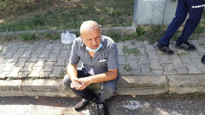 d Midibüs, su borusunun patlamasıyla oluşan çukura girdi -6