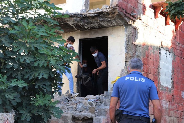 Gaziantep'te metruk binada erkek cesedi bulundu -2