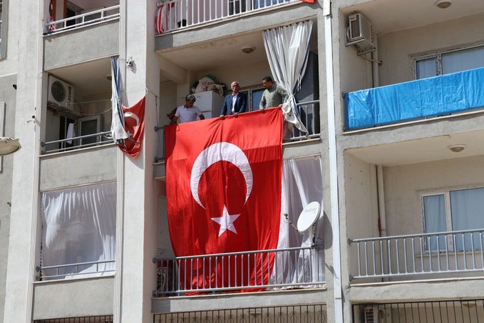 Evlat nöbetindeki ailelerden Gara şehidinin babasına Türk bayraklı ziyaret -9