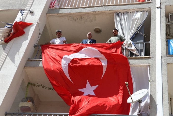 Evlat nöbetindeki ailelerden Gara şehidinin babasına Türk bayraklı ziyaret -2