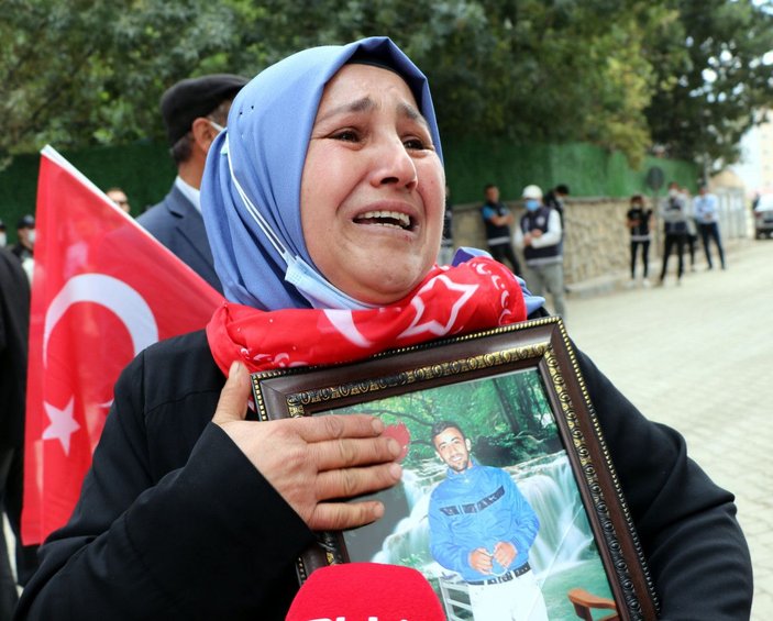 Van'da HDP önündeki anne: Evladımı nasıl kandırdıklarının hesabını versinler -2