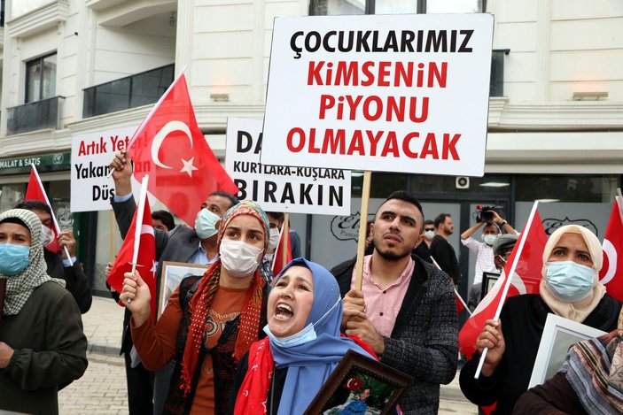 Van'da HDP önündeki anne: Evladımı nasıl kandırdıklarının hesabını versinler -9