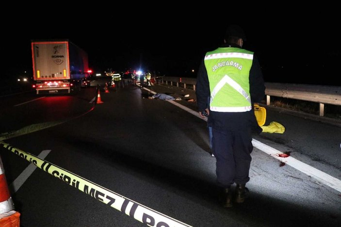 Bolu'da patlayan lastiği değiştiren 2 kişiye kamyonet çarptı