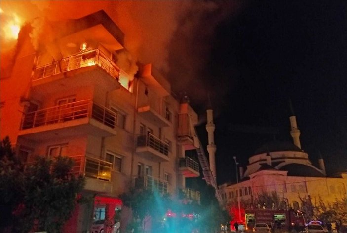 Aydın'da öfkeli koca evini ateşe verdi