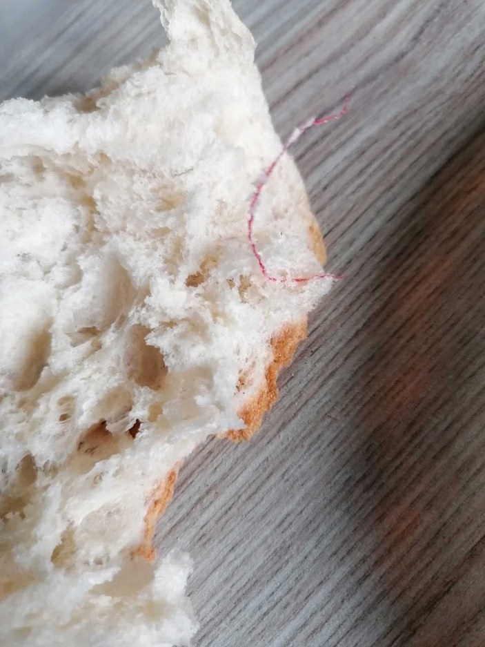 Aldığı ekmeğin içinden çıkanı görünce şok oldu -1