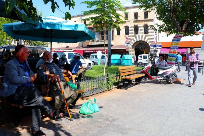 Ağaçlar lif örgülerle giydirildi -3