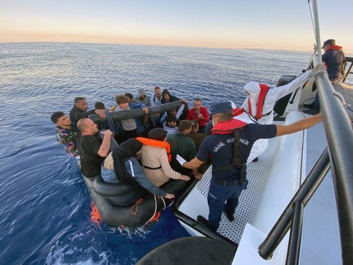 Ege Denizi’nde 57 düzensiz göçmen kurtarıldı -1