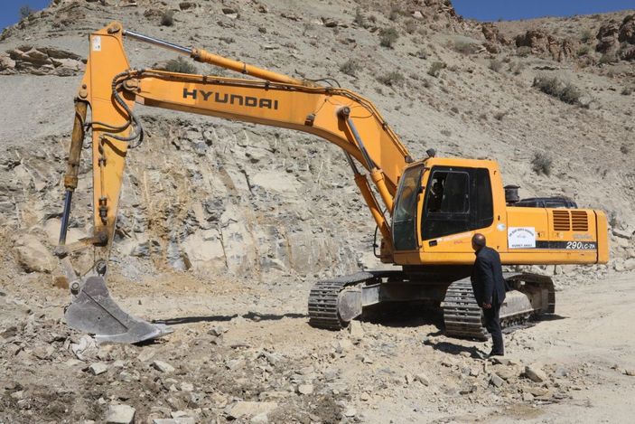 Van'da, selin vurduğu mahalleye konteynerler kuruldu -9