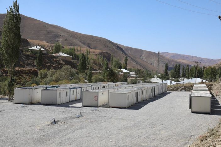 Van'da, selin vurduğu mahalleye konteynerler kuruldu -2