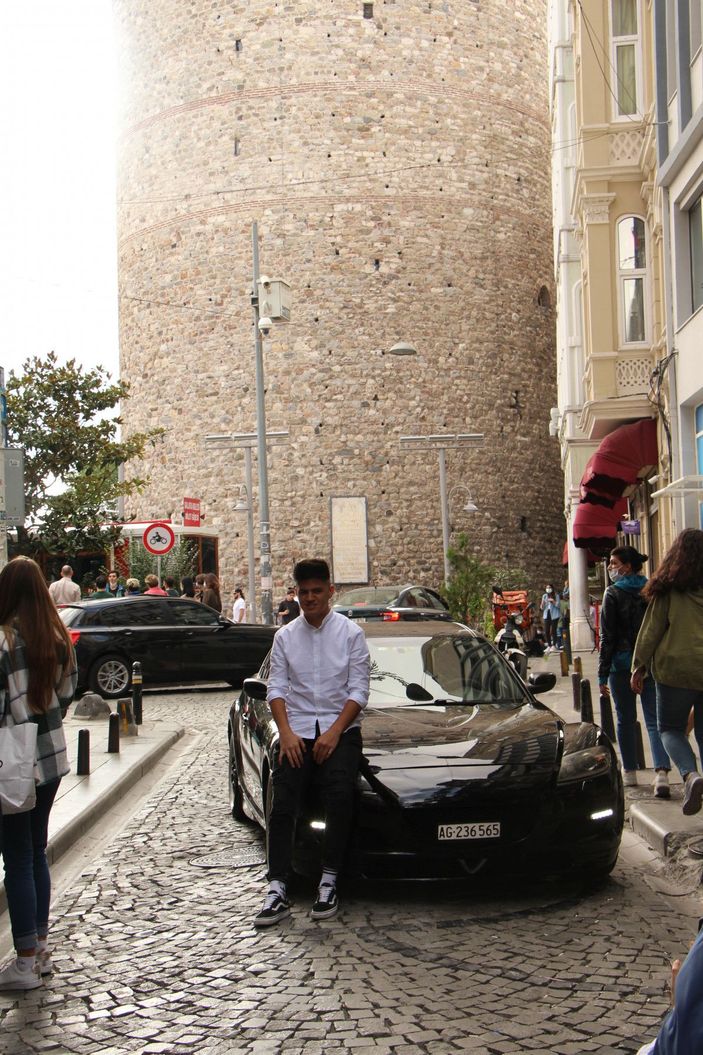 d Galata Kulesi önündeki KGYS direğine 'fotoğraf' düzenlemesi -6