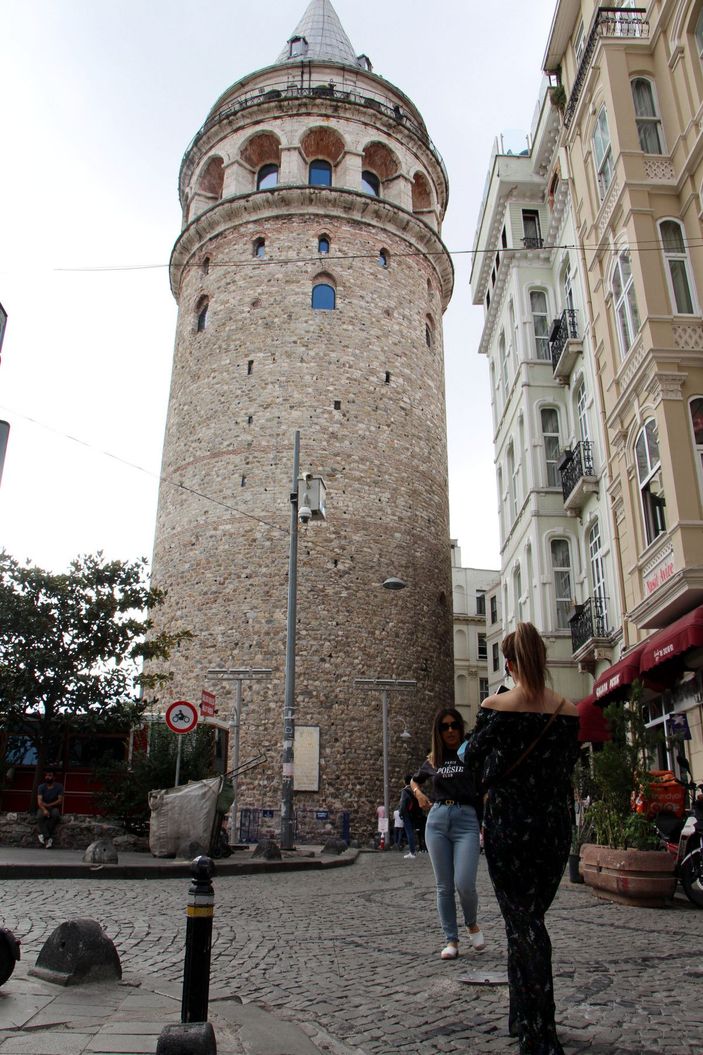 Galata Kulesi önündeki KGYS direğine 'fotoğraf' düzenlemesi -1