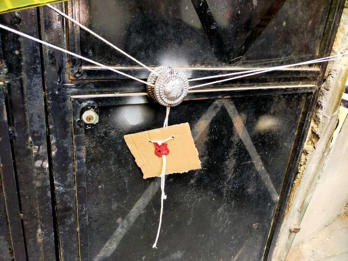 Evinde define ararken ölen yaşlı adam akıma kapılmış -1