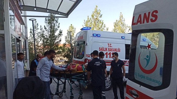Batman'da otomobil şarampole yuvarlandı: 4 yaralı -4