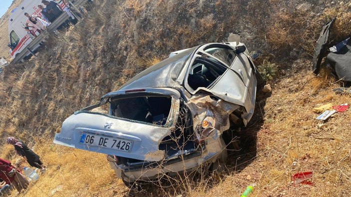 Batman'da otomobil şarampole yuvarlandı: 4 yaralı -2