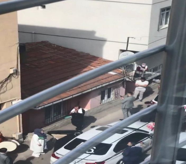 Pendik'te gelin alma kalabalığının içinde havaya 20 el ateş etti -3
