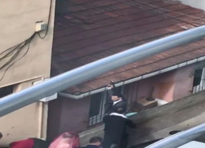 Pendik'te gelin alma kalabalığının içinde havaya 20 el ateş etti -4