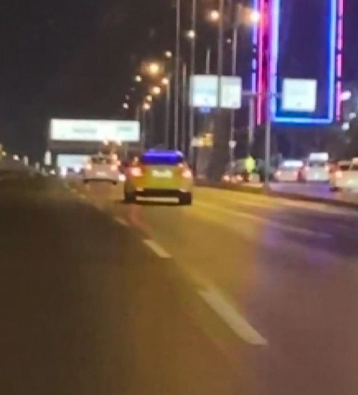 D-100'de taksinin tehlikeli yolculuğu kamerada -1