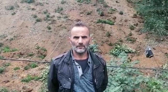 Rize'de heyelan; çay bahçesinde toprağın kayma anı kamerada -4