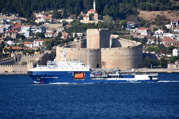 Rus donanmasına ait tanker Çanakkale Boğazı'ndan geçti -4
