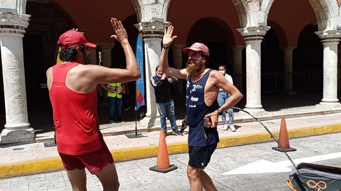 Dünyayı dolaşan Alman atlet Meksika’yı kuzeyden güneye koşarak 120 günde geçti -2
