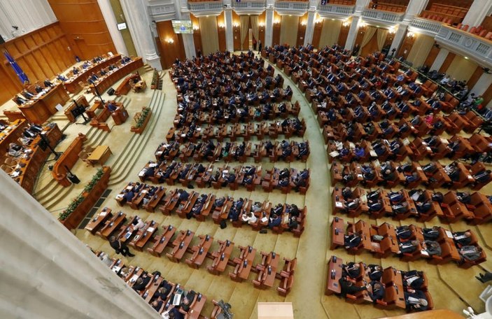 Romanya'da hükümet düştü