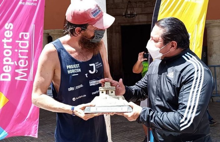 Dünyayı dolaşan Alman atlet Meksika’yı kuzeyden güneye koşarak 120 günde geçti -1