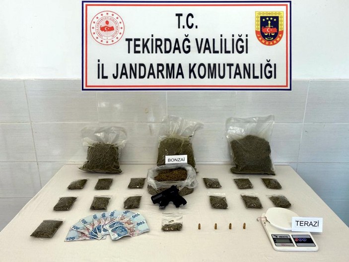 Tekirdağ'da okul önlerinde uyuşturucu satıcılarına operasyon: 5 gözaltı -1